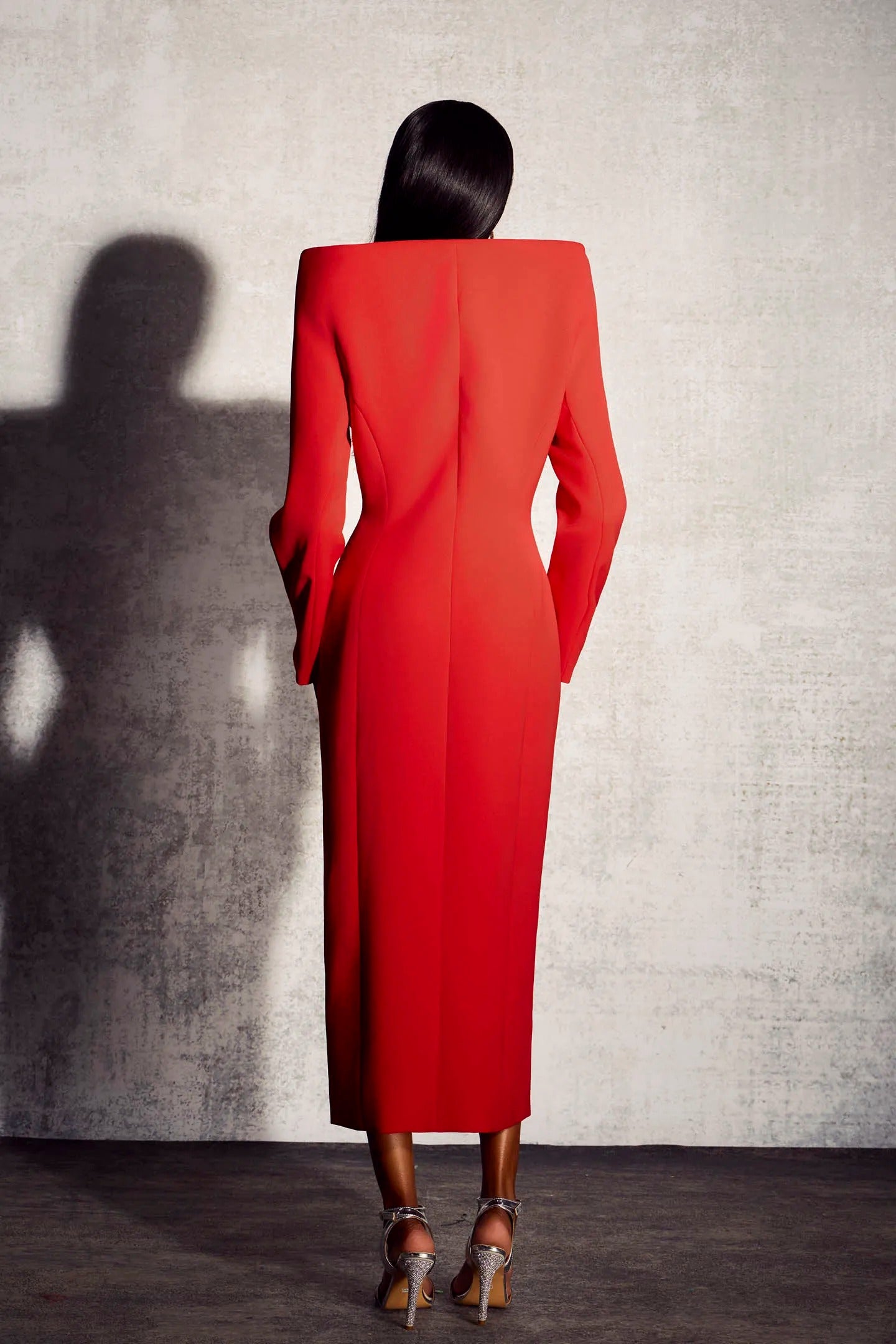 Vestido midi con cuello esculpido de Valentina