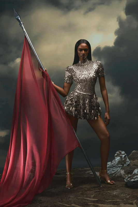 Vestido corto con conchas marinas de Laura